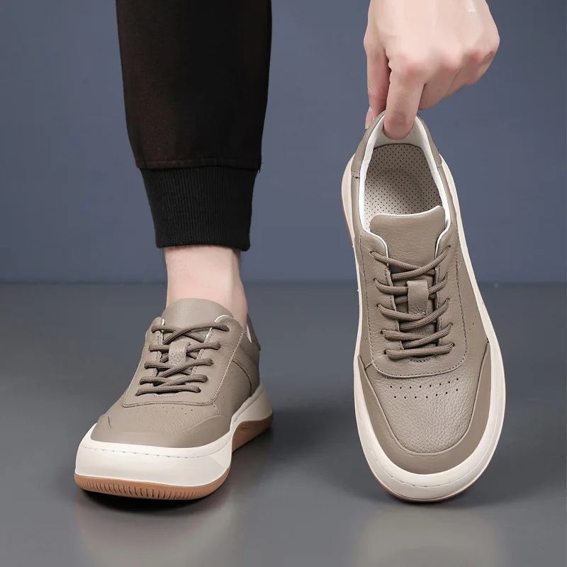 

Autumn New Men's Casual Shoes Leather Perforated Breathable Lightweight Men's Leather Shoes Soft Sole Men's Sneakers
