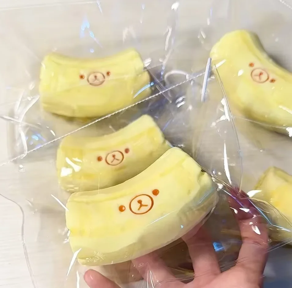 4pcs-brinquedo-popular-de-urso-de-abacaxi-rabanete-banana-de-recuperacao-lenta-e-textura-amulsada-para-amassar-e-aliviar-o-estresse-com-bolsa