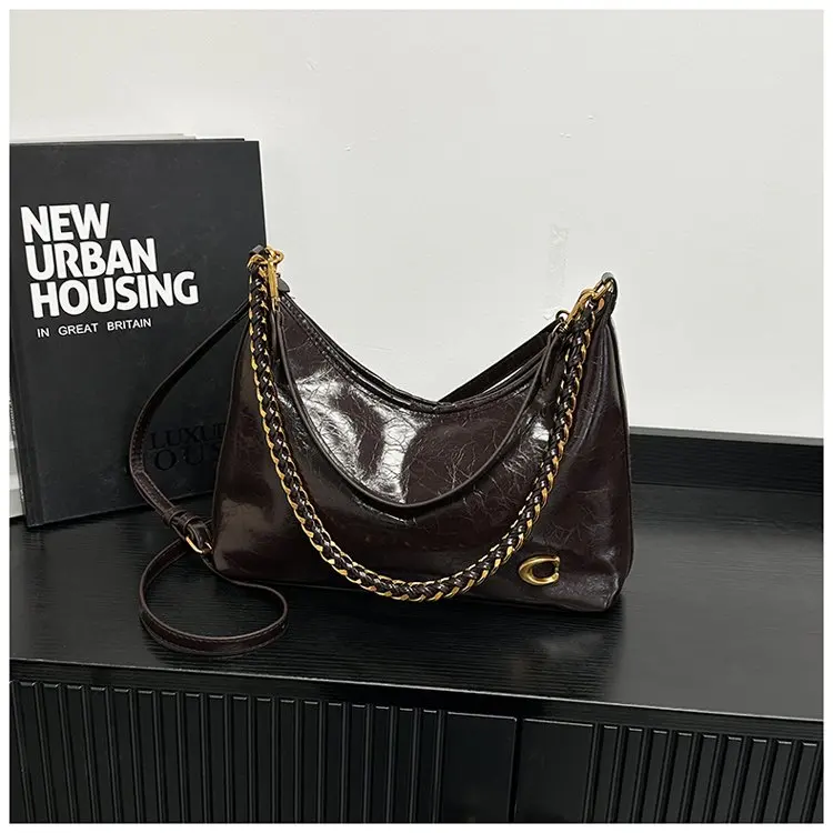 

2026 New French Crossbody Bag Commuter Large Capacity Women's Versatile Chain One Shoulder Armpit Bag