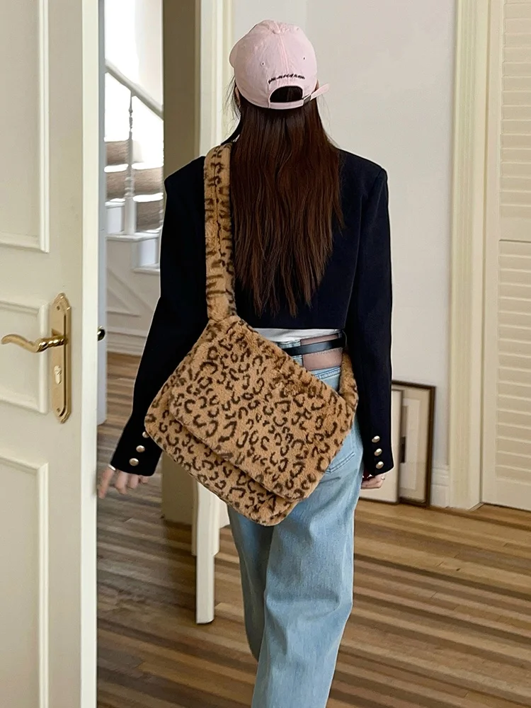 

Сумка Plu в стиле ретро с леопардовым принтом, повседневная сумка через плечо для студентов, Briti Sle, полиэстер, мягкая ручка, средний размер, для отдыха