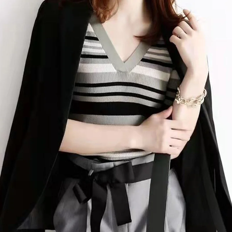 2024 neue Sommer lose lässige Retro Büro Dame Damen hemd Einfachheit gestreifte Strick V-Ausschnitt Kurzarm Baumwolle y2k Tops