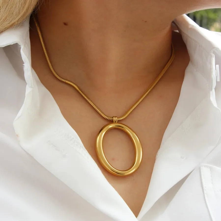Minimalistisches Edelstahl-Halsketten- und Ohrring-Set mit Hohlmuster, 18K vergoldet, wasserdicht, Schmuckgeschenk für Frauen – Detail 5