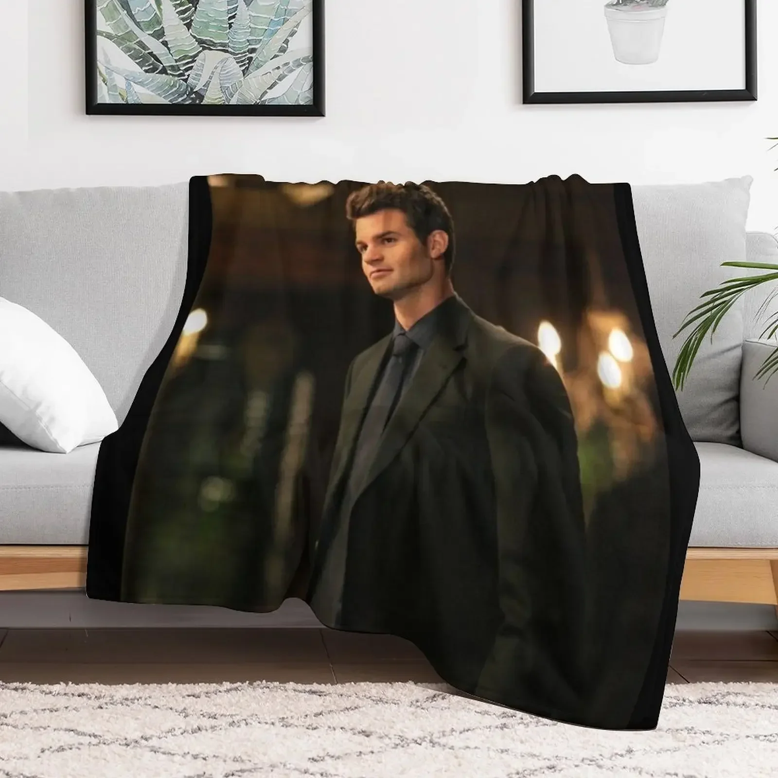 

Elijah Mikaelson Throw Blanket Luxury Designer manga Blankets Giant Sofa Bed Soft for babies Blankets
