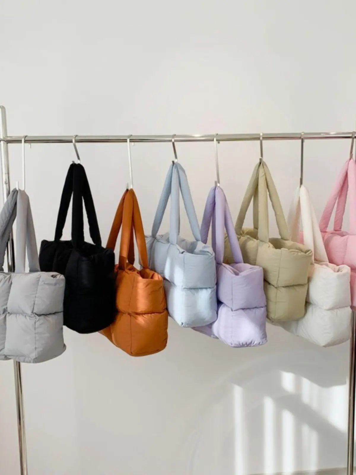 

Women's Tote Bag: European & American Niche Design Checkered Soft Padded Handle Shoulder Bag Fashion Cotton Coat Bag