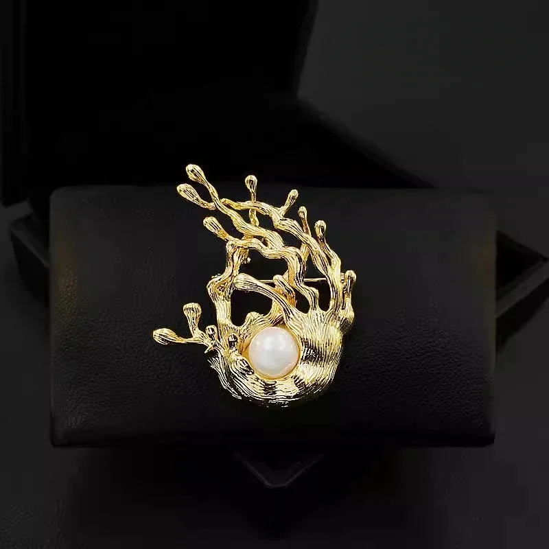 Retro Tree Brooch for Women Suit High-End Luxury Golden Pearl Geometric Lapel Pins Clothing Accessories Sweater Jewelry  5879