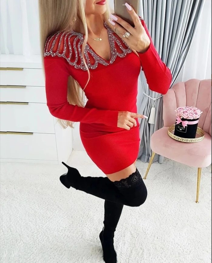 

Diamond V-neck long sleeved slim fit dress