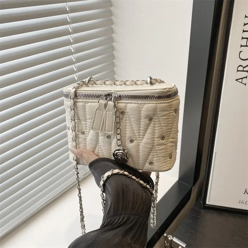 

Женская высококачественная универсальная ручная маленькая квадратная сумка, новинка лета 2025 года, простые и модные сумки на плечо с ромбовидной сеткой