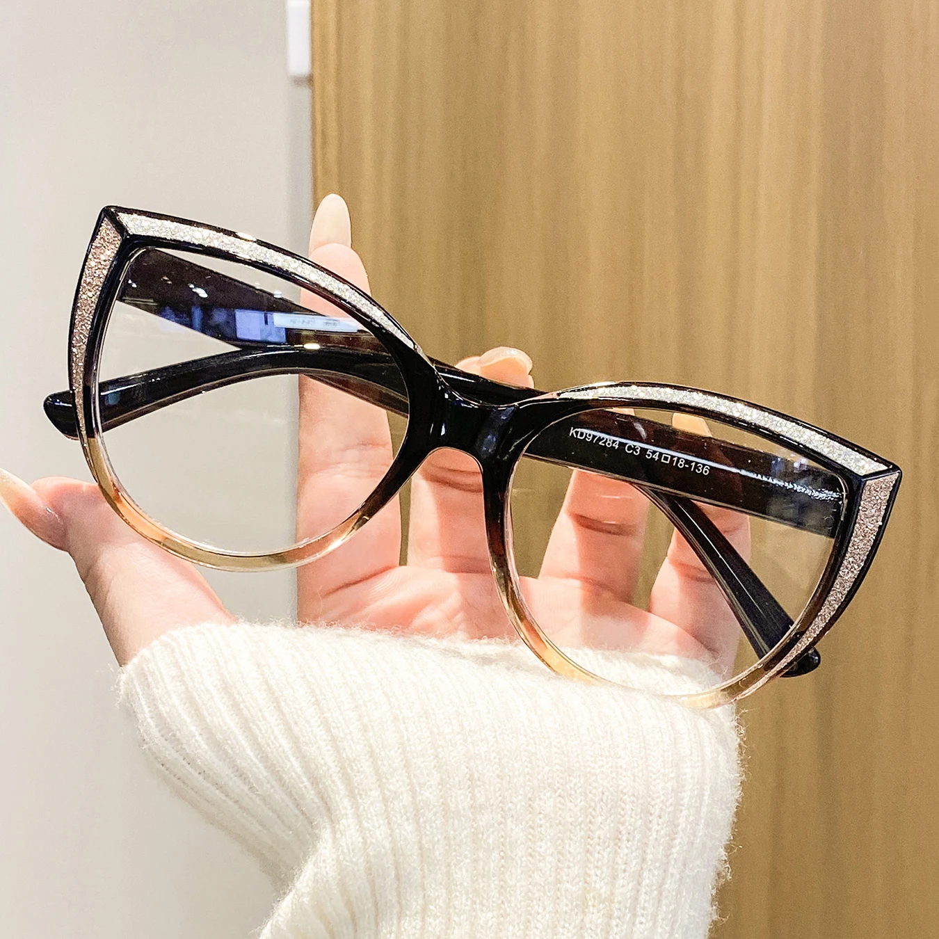 1 Pair of Women's Two-Tone Glitter-Edged Cat-Eye Gradient Glasses, Eye-Catching, Luxurious, Elegant, Delicate, Gentle, and Attractive, Suitable for Evening Parties, Shopping, Store Visits, Dates, and Outings