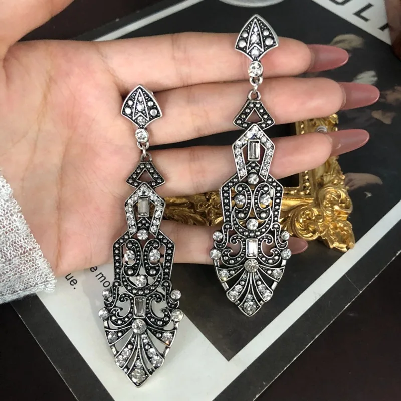 

Western and Chinese Ancient Style Inlaid Rhinestone Long Style Old Color Sweeping Shoulder Earrings Heavy Industry Hollow Design