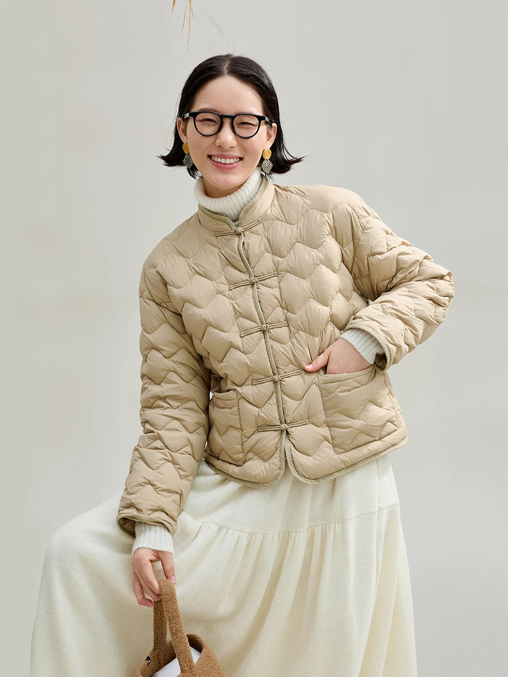 

Новая китайская легкая теплая куртка-пуховик ручной работы из хлопка с поясом, с маленьким воротником-стойкой, белая, с наполнителем из перьев