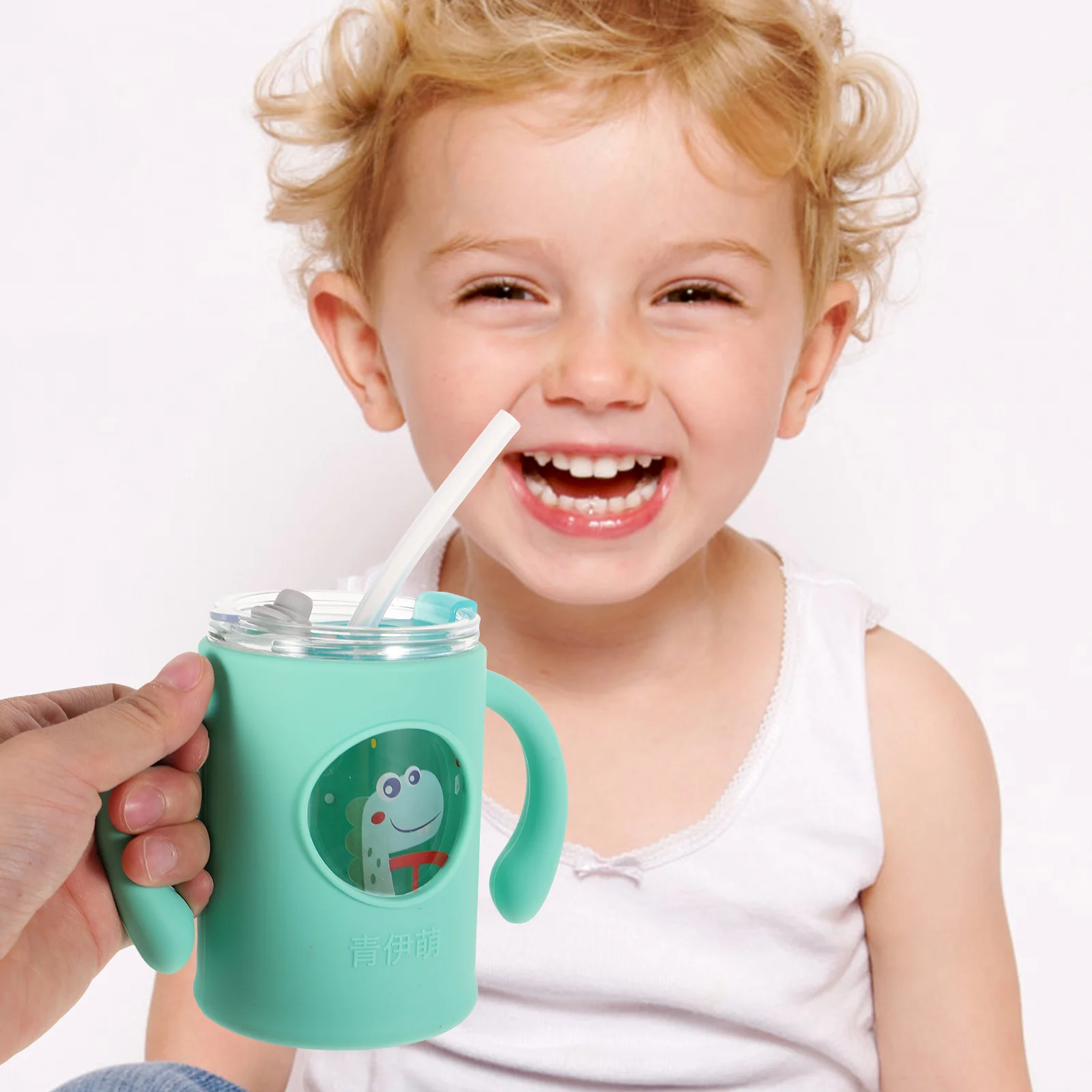 كوب زجاجي مقاوم للكسر للأطفال الصغار بمقبض وقش يستخدم كوب حليب للأطفال بتصميم كرتوني رائع ومقاوم للتسرب كوب ماء للأطفال