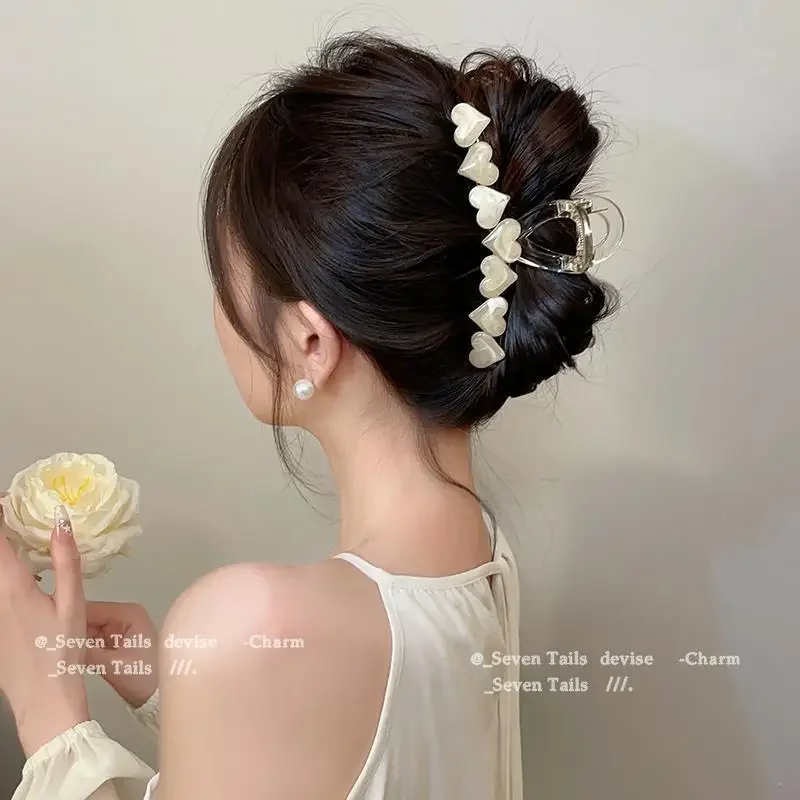 

2024 Women's Love Jelly Claw Clip Girl's Back Spoon Summer Korean New Exquisite Shark Clip Fashion Accessories Hair Clip