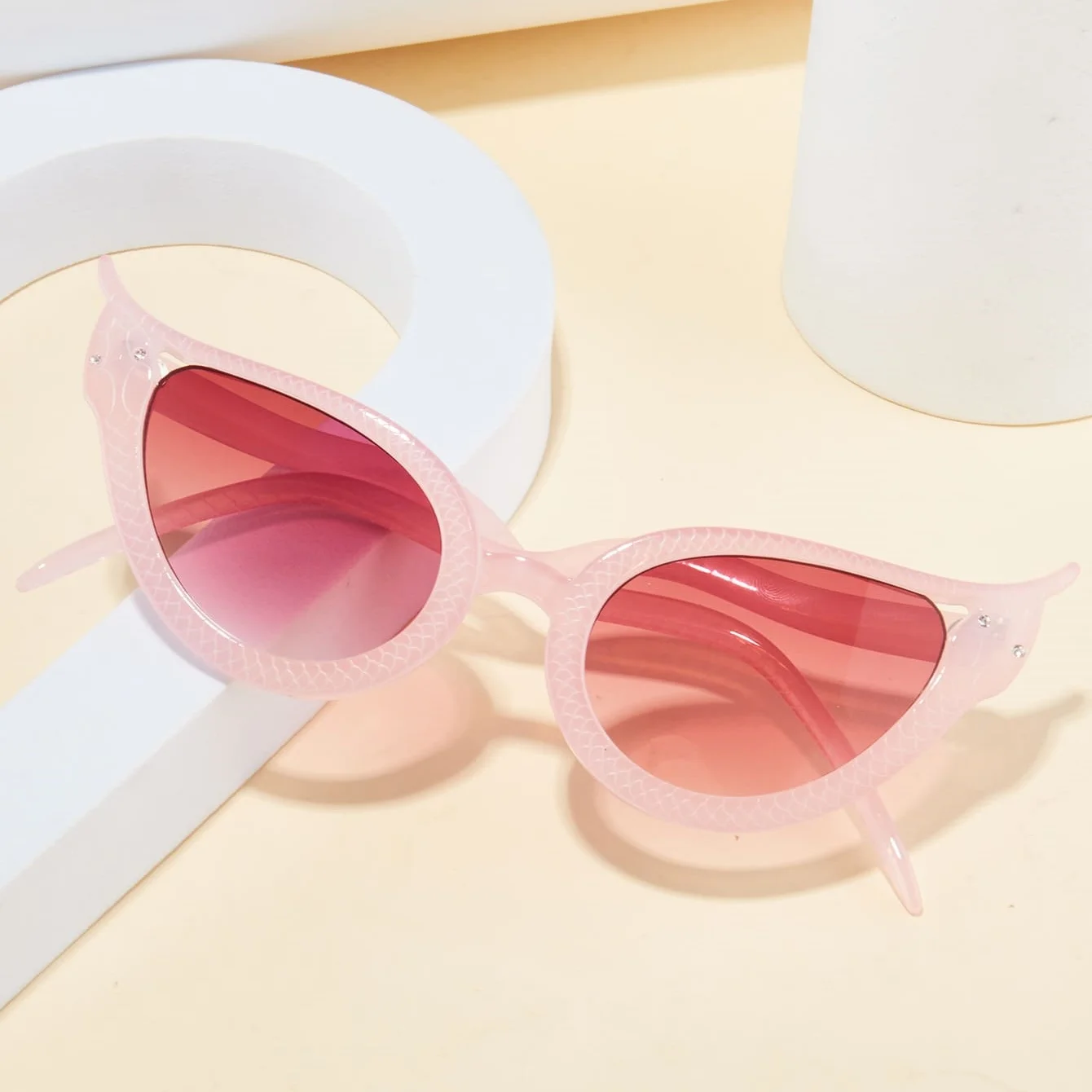 1 قطعة نظارات الموضة النسائية الجديدة كول ريترو القط العين العصرية الألفية نمط الهيب هوب الأفعى على شكل حفلة يومية مساء الموسيقى Festiv