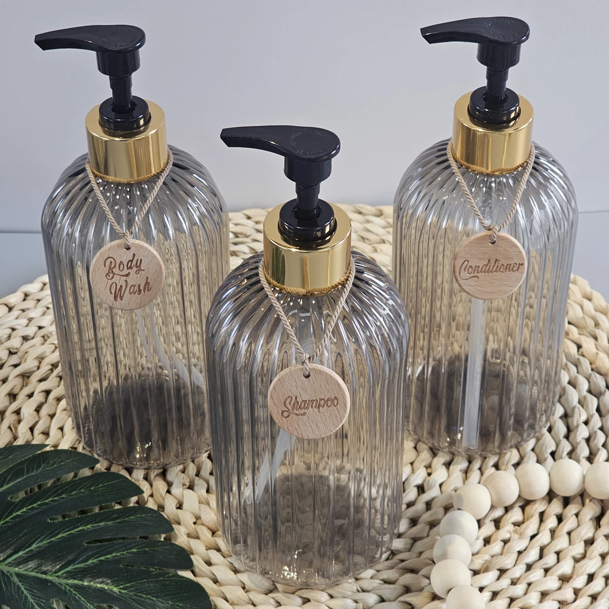 3er-Set Elegante Shampoo-, Conditioner- und Duschgel-Spenderflaschen mit Etiketten, ideal für das Badezimmer, nachfüllbare Kunststoffflasche – Detail 3
