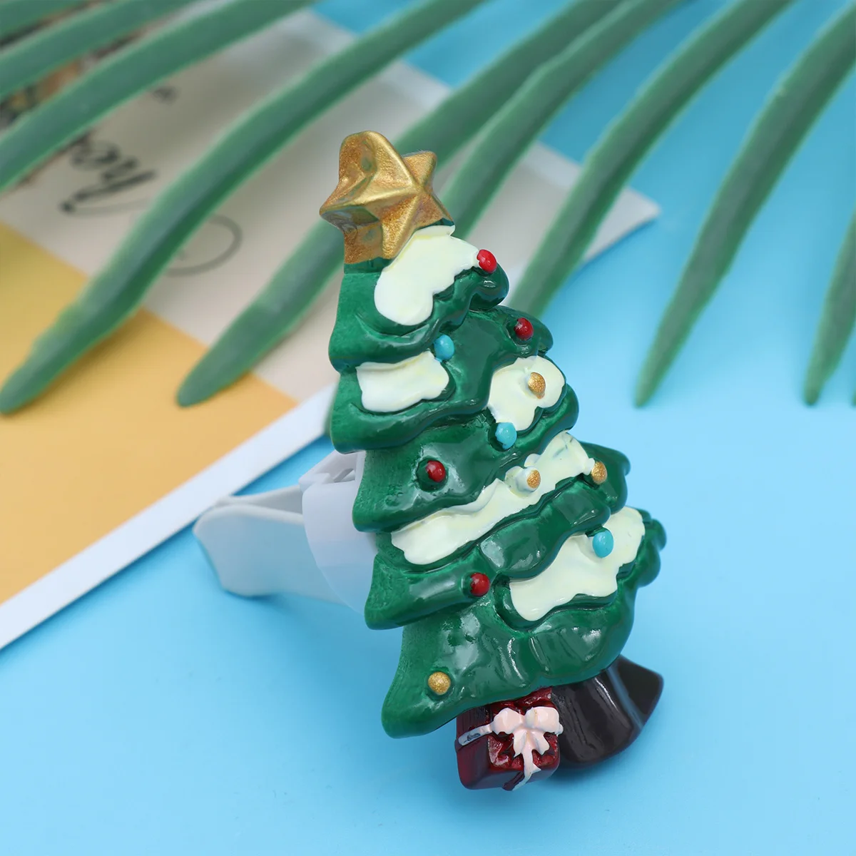 

Christmas Car Air Outlet Perfume Clip with Lovely Tree Design Decorate Interior Freshener for Auto Vent Universal Fit Christmas
