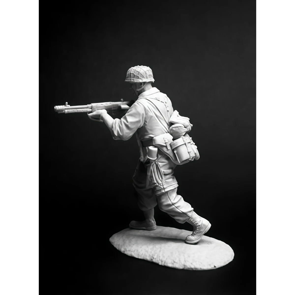 

54mm Resin Unpainted Model Kit, Military Theme, German Paratrooper (2 Heads Optional) Unassembled and Unpainted GK