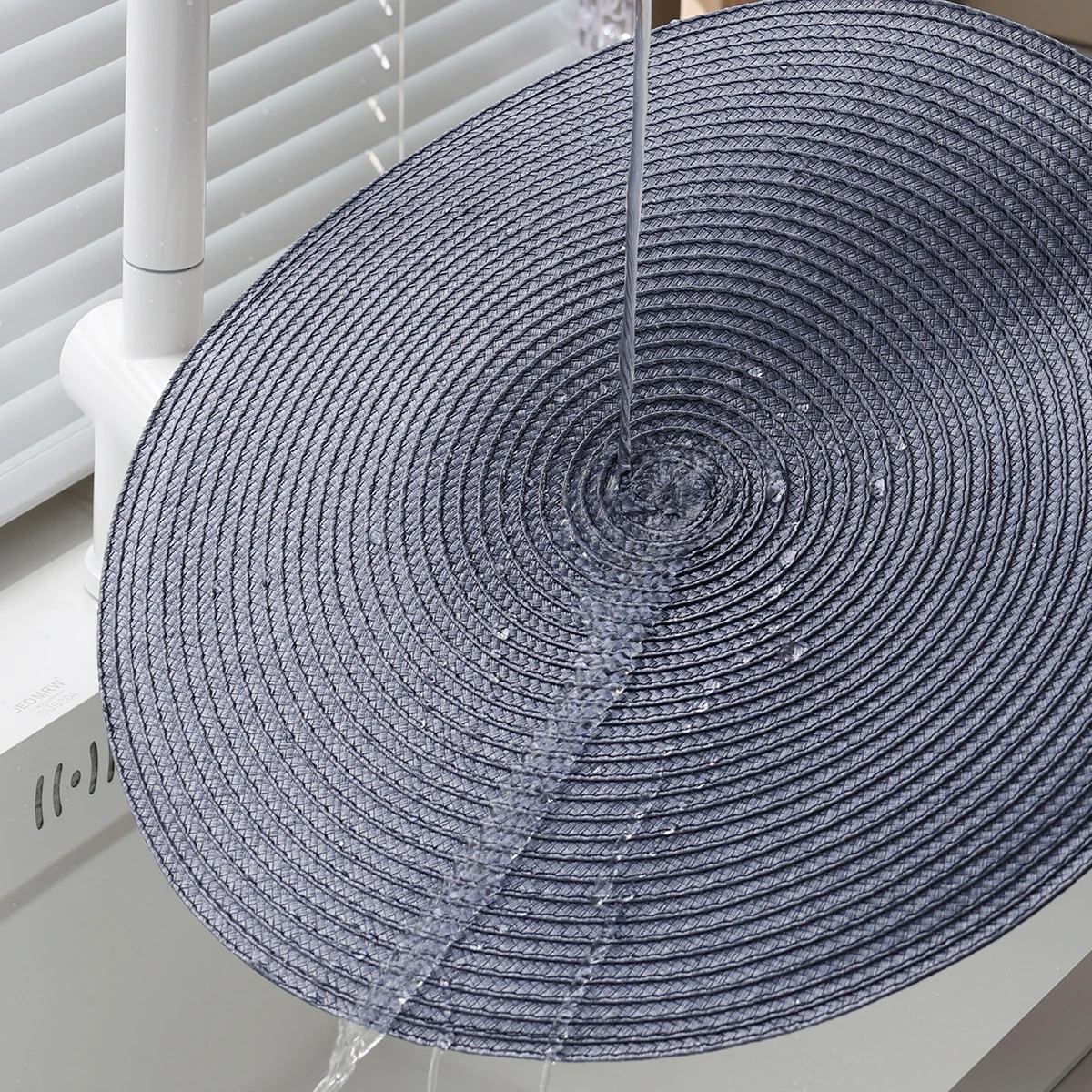 مجموعة مفارش مستديرة مضفرة مكونة من 4 قطع قابلة للغسل PP مقاومة للحرارة 38 سنتيمتر حصيرة مكان الطاولة للمطبخ عيد الميلاد طاولة طعام ديكور الحفلات #3