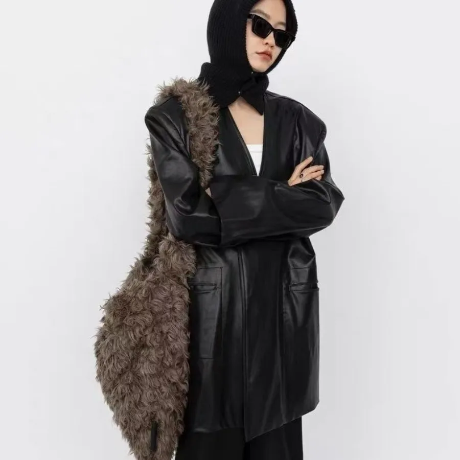 

Autumn and winter new retro niche comfortable foreign girl hairy shoulder bag stray wind large capacity simple Tote bags