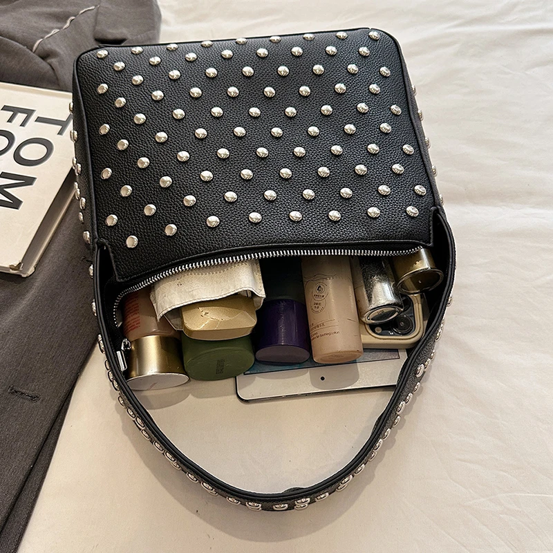 Modische Sling-Handtaschen, Shopper-Tasche, Nieten-Design, Hobo-Schultertaschen, 2024, schwarzer Punk-Stil, Unterarm-Schulter-Handtasche und Geldbörse – Detail 21