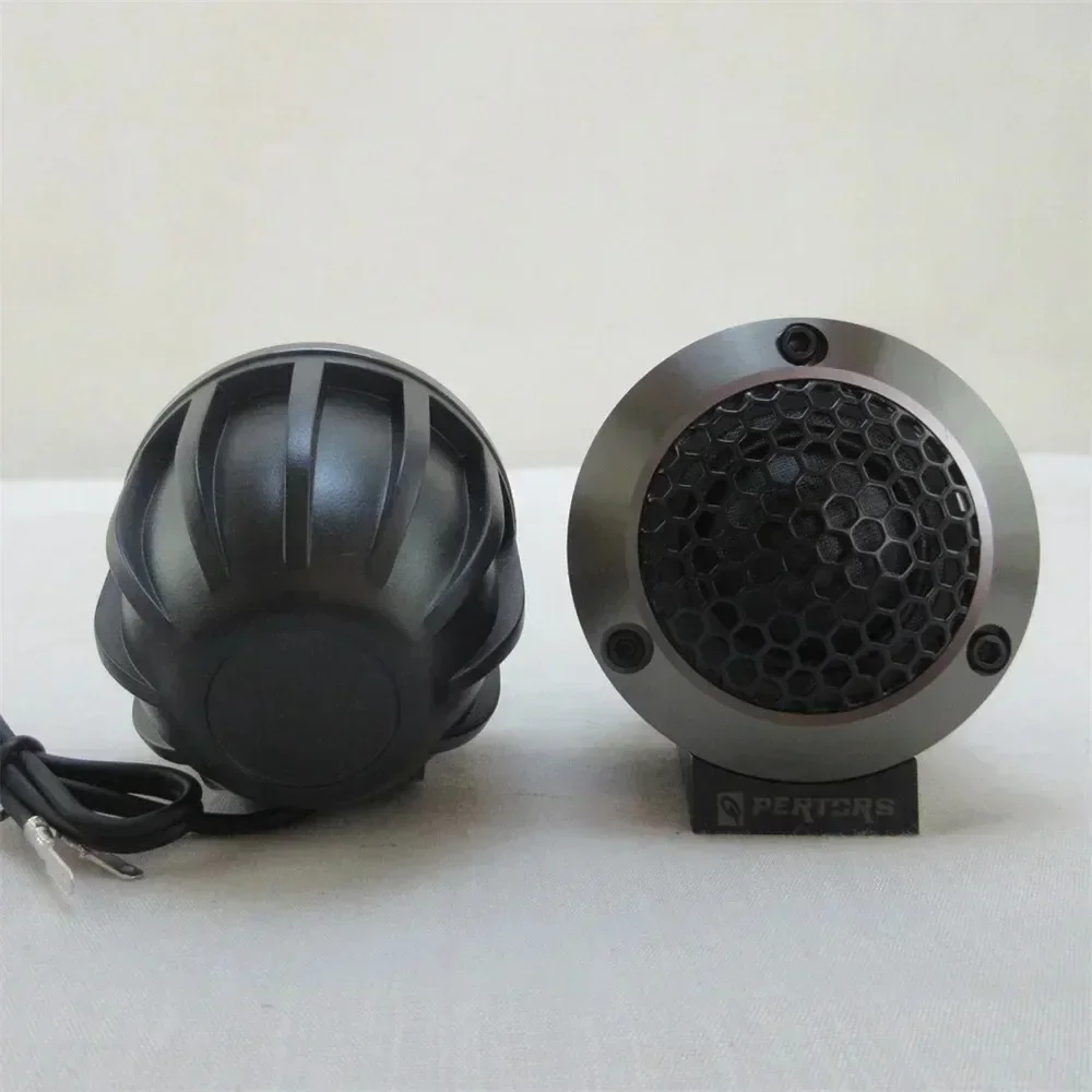 The 2.5-inch tweeter, modified audio speaker dashboard makes it convenient to install audio and video in small cars