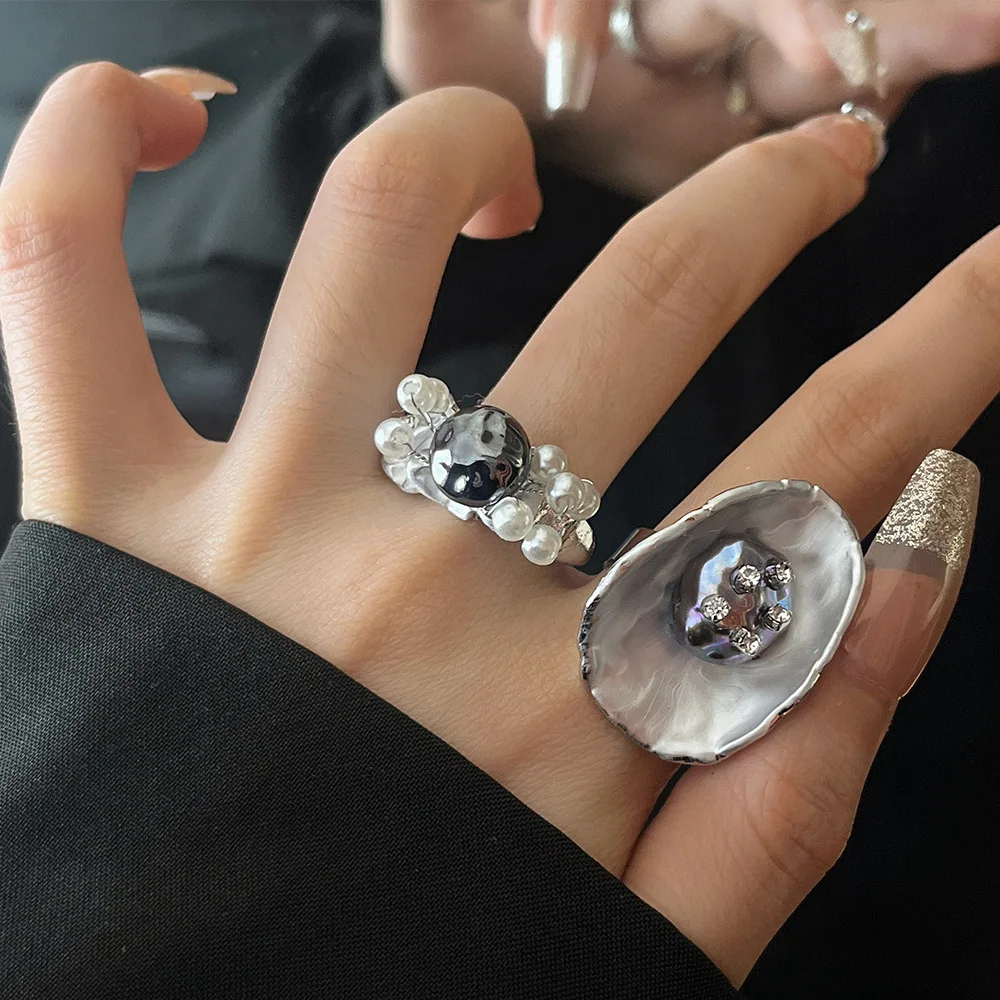 

Punk Hip Hop Gender Neutral Sweet Cool Beaded Diamond Ring Women's Unique Design Minimalist Elegant Ring