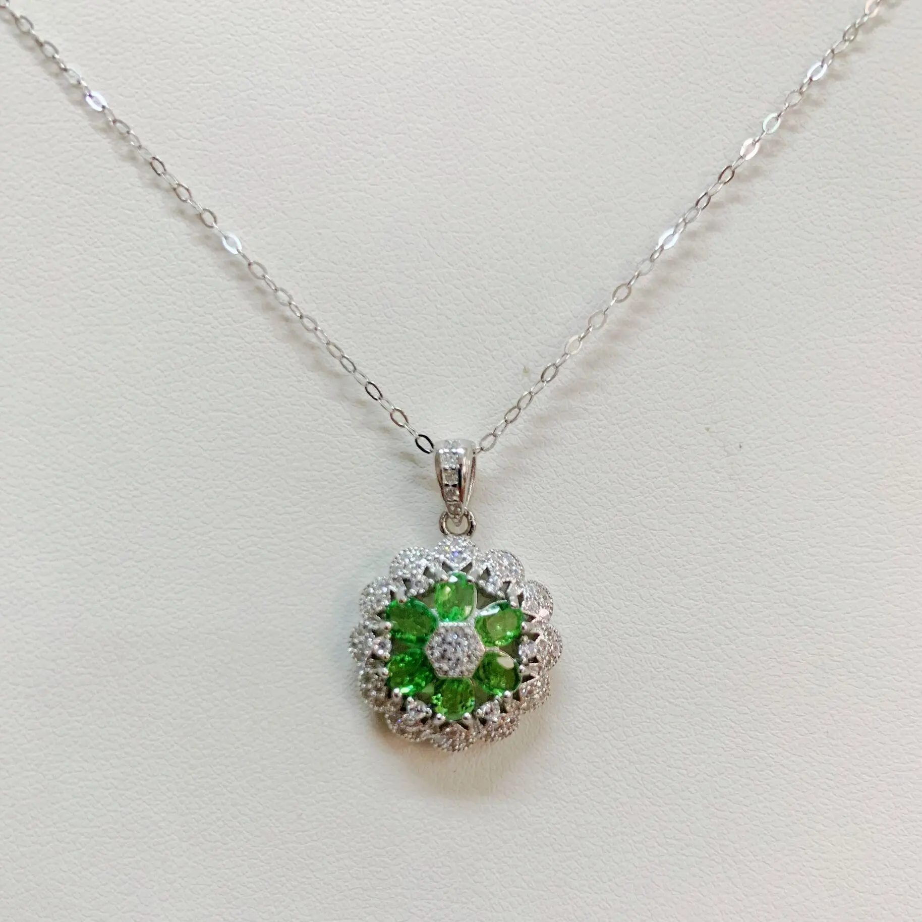 

ZECAA Tsavorite Fine Jewelry Woman Tsavorite Pendant With Natural Tsavorite Gemstone Jewelry 3*4mm Silver Lady Tsavorite Pendant