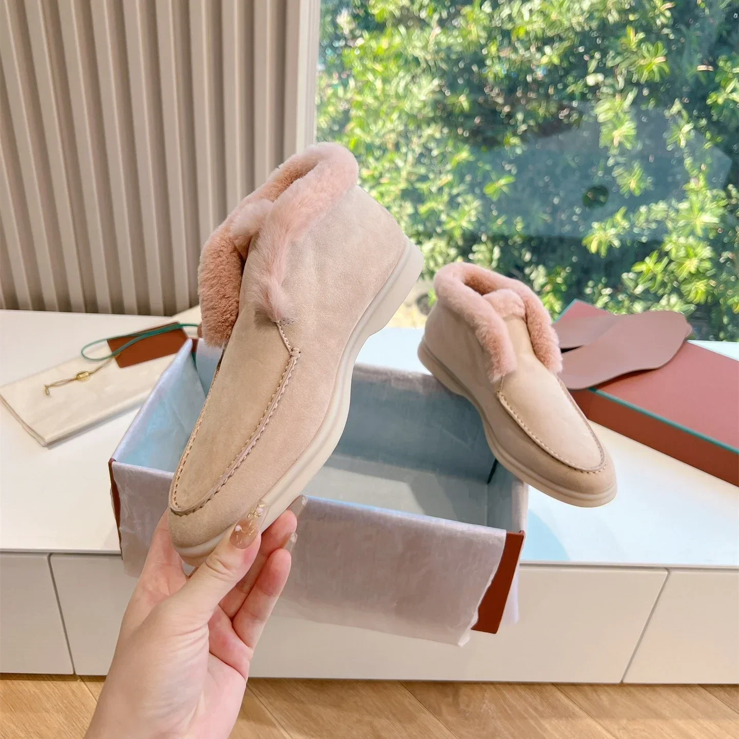 النساء جلد البقر الطبيعي الفراء المتسكعون حجم 35-42 شتاء دافئ حذاء كاجوال الكبار الصوف الأخفاف الدافئة جولة تو الأحذية