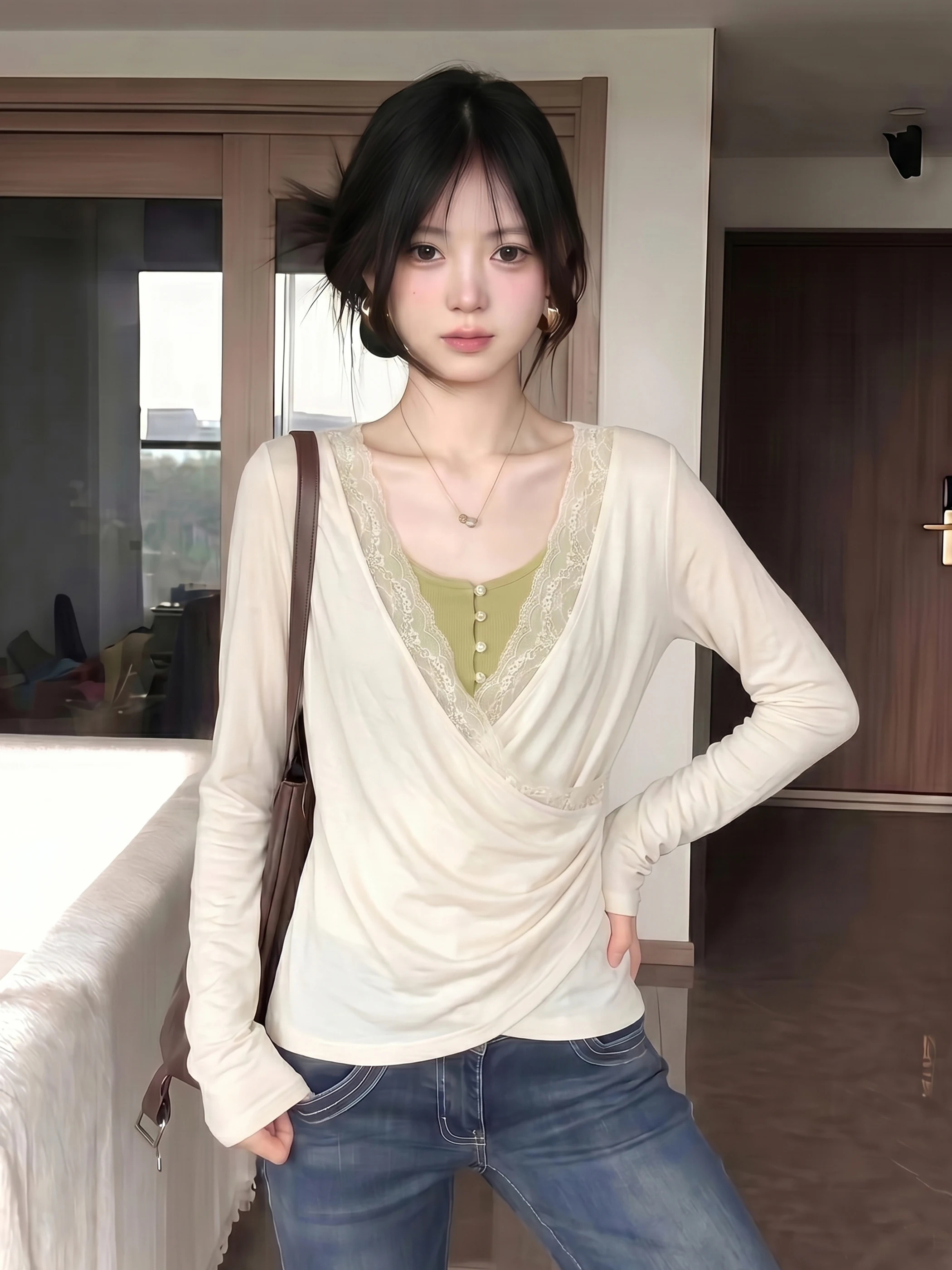 

Elegant Long Sleeve Lace Trim Blouse Women's Style V-Neck Slimming T-Shirt Inner Wear Match Green Tea Color Gentle Wind White