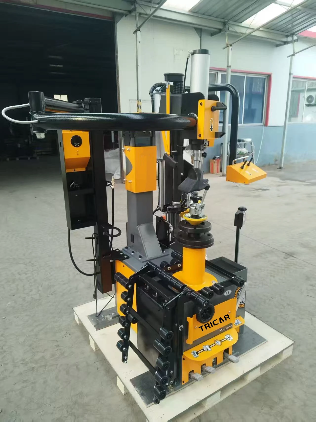 Tricar Hot 28 Inch Fully Automatic Tyre Changer Non Destructive No Scratching  With CE  No Disc Swing Arm Tire Changer