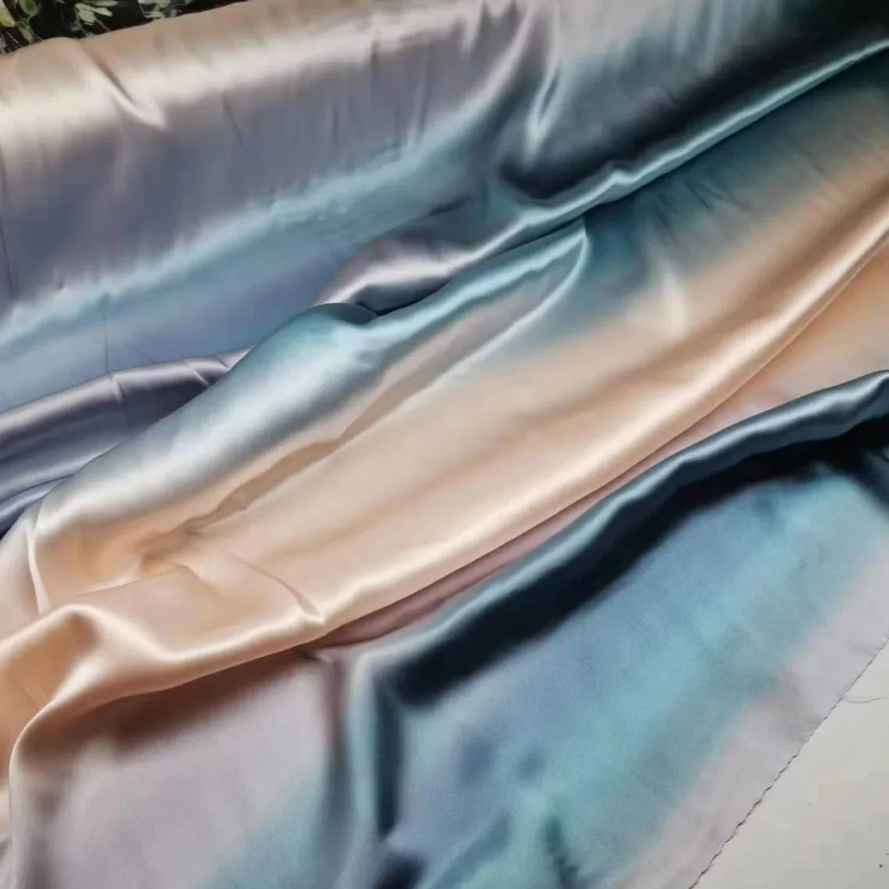 On Sale 17mm 100% Silk Charmeuse Soie Ombre Fabric Glossy Gown Dress Breathable Material