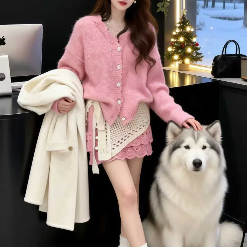 

Осенняя нежная женская одежда, новинка 2026, корейская версия, милый возрастной вязаный кардиган, тонкая юбка, комплект из двух предметов, одинаковые комплекты