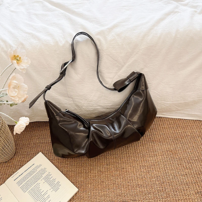 Women Vintage PU Leather Croissant Bag High Capacity Crossbody Hobo Bag Retro Pleated Sling Handbag for Daily Commuting Shopping