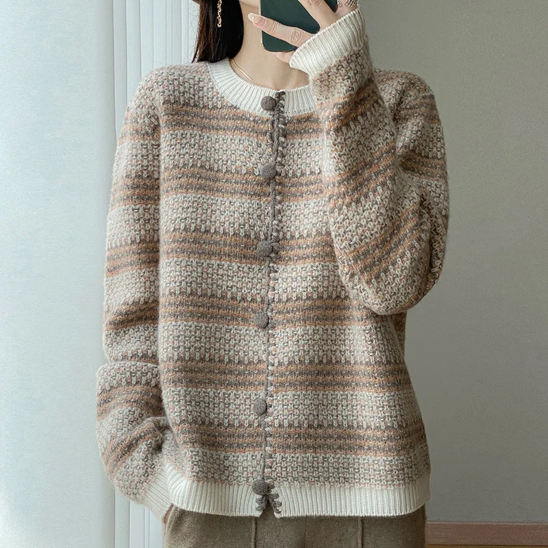 

2025 Autumn/Winter New Women's Cardigan, 100% Mercerized Wool, 5-Gauge Jacquard with Multi-Color Edging, Round Neck Design