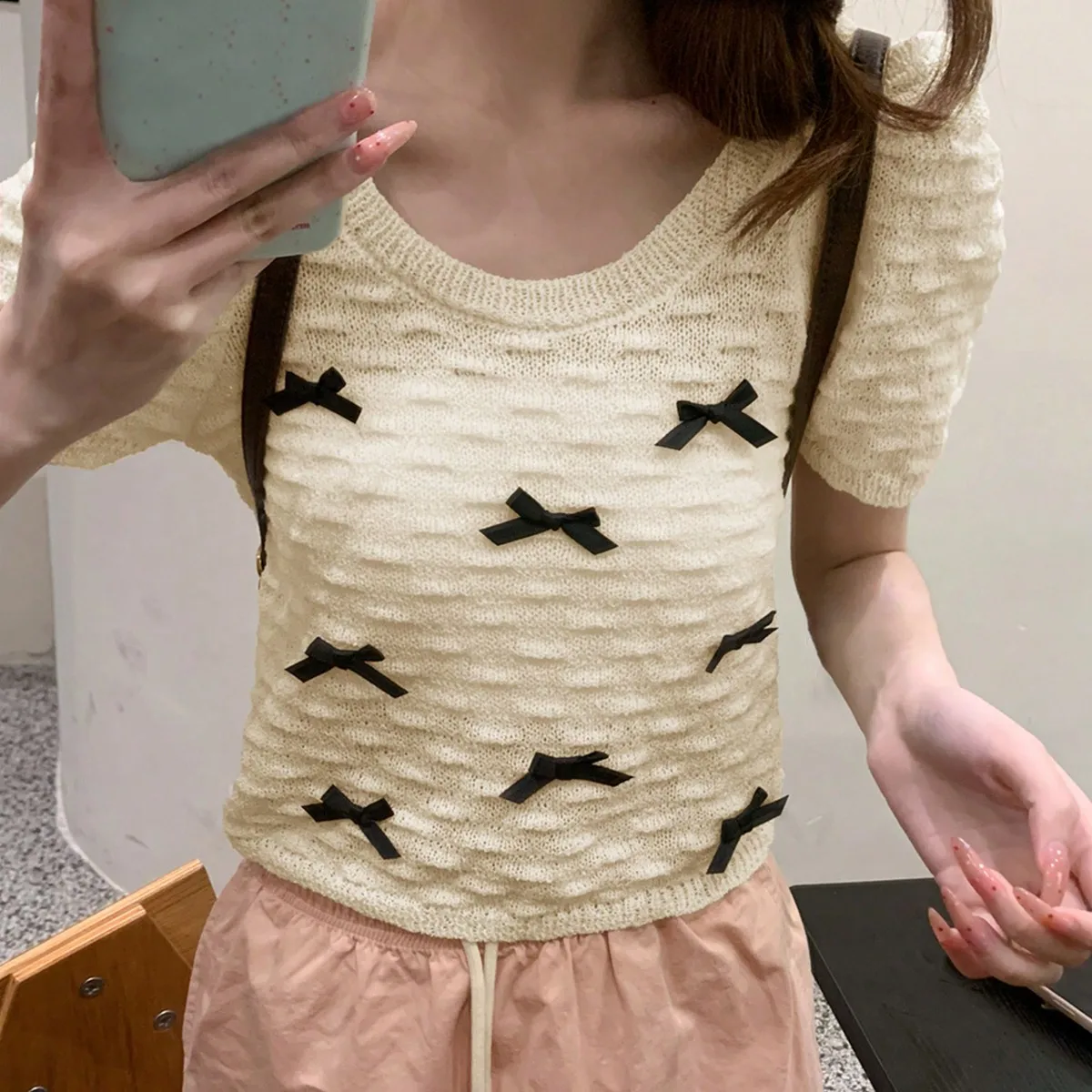Gestricktes Kurzarm-T-Shirt für Damen, Sommer, neues französisches kurzes Oberteil mit süßer Schleife und Puffärmeln für kleine Leute
