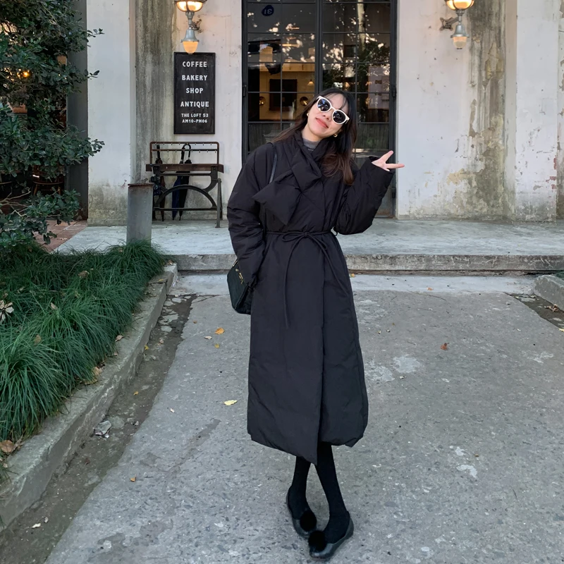 

Черная длинная женская куртка-пуховик 2024 года, зимняя, приталенного кроя, с воротником-стойкой, шарфом и поясом, в корейском стиле, из ткани с эффектом памяти, теплая