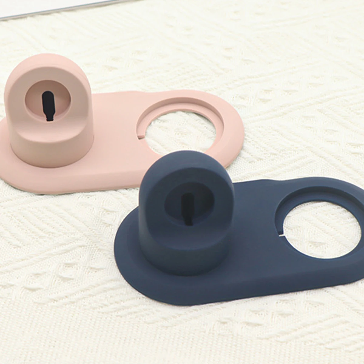 حامل هاتف من السيليكون لهاتف IPhone / Apple Watch Magsafe Charger Charging Station Dock Desk Bracket Macsafe Cradle