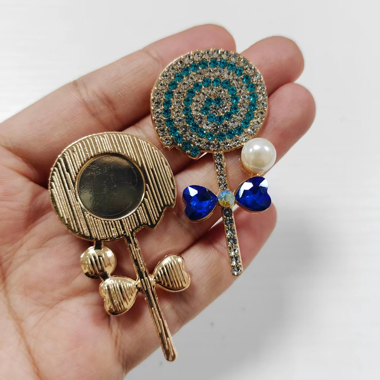 2개입 화려한 블루 립 보우 롤리팝 돈 상징 사랑 하트 라인스톤 장미꽃 레진 참 장식품 폰케이스 데코레이션