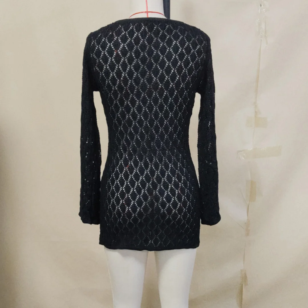 Langärmliges, V-Ausschnitt-Kleid mit Ausschnitten, gehäkelt, gestrickt, Strandkleid, Strandmode, Strandbekleidung, Strand-Cover-up, Damen V7109 – Detail 13