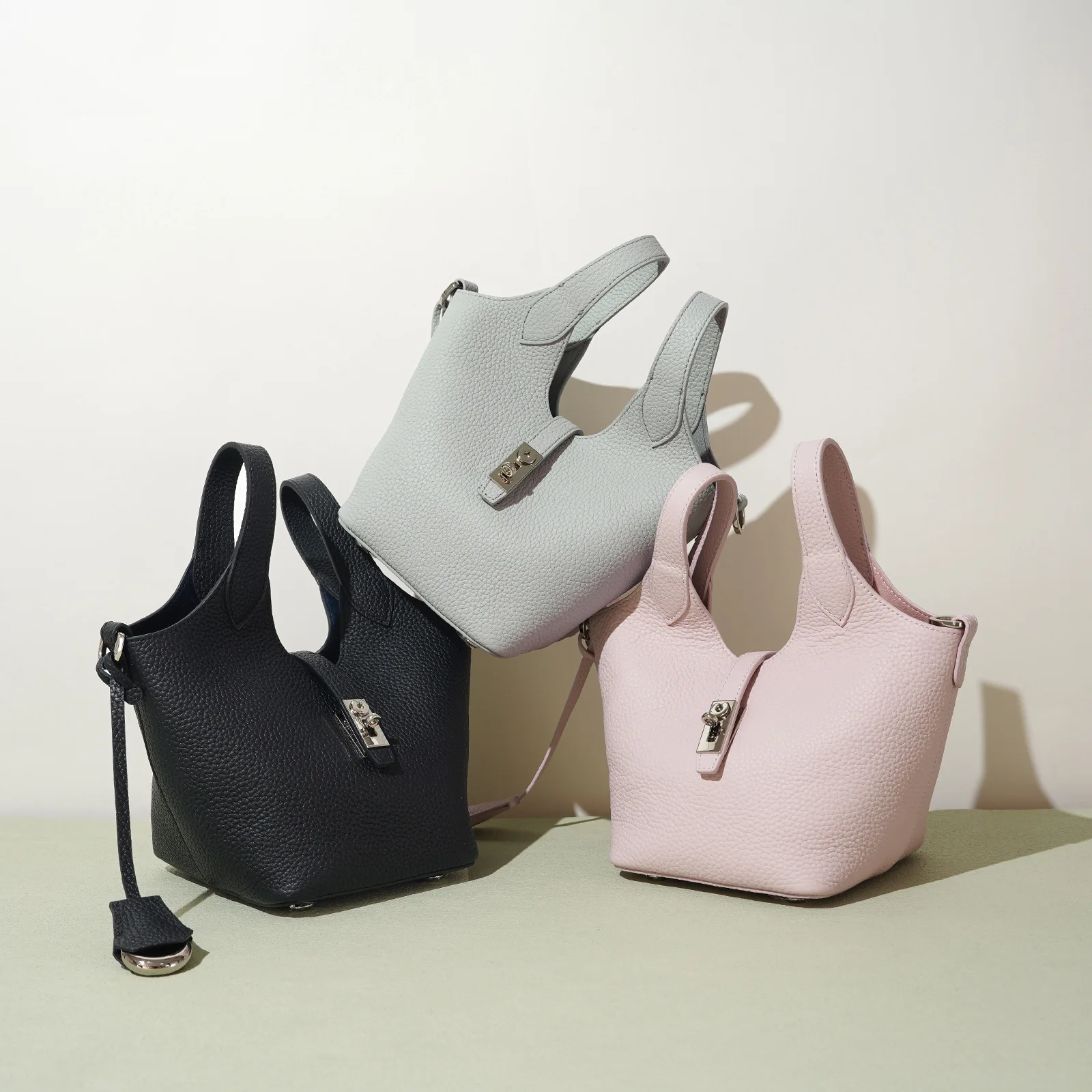 

Повседневная сумка для подгузников: простой дизайн для ежедневного использования, не слишком нарядная, практичная для дома, парка и коротких поездок