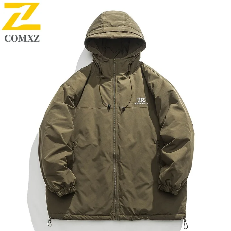 เสื้อแจ็คเก็ตผ้าฝ้ายผู้ชาย COMXZ รุ่นฤดูใบไม้ร่วง-ฤดูหนาว 2025 สไตล์ลำลองแบบพาร์ก้า มีฮู้ดหนา กันน้ำ กันลม เหมาะสำหรับใส่เดินเที่ยวกลางแจ้ง