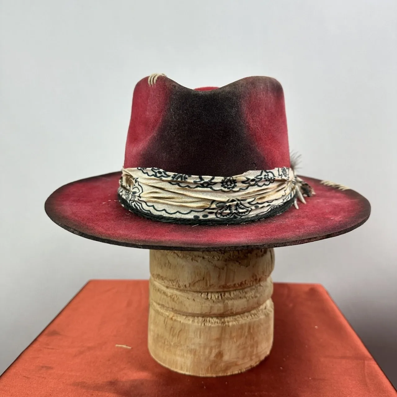 European and American Retro Distressed Pure Wool Felt Hat with Feather Decoration Pure Wool Felt Hat