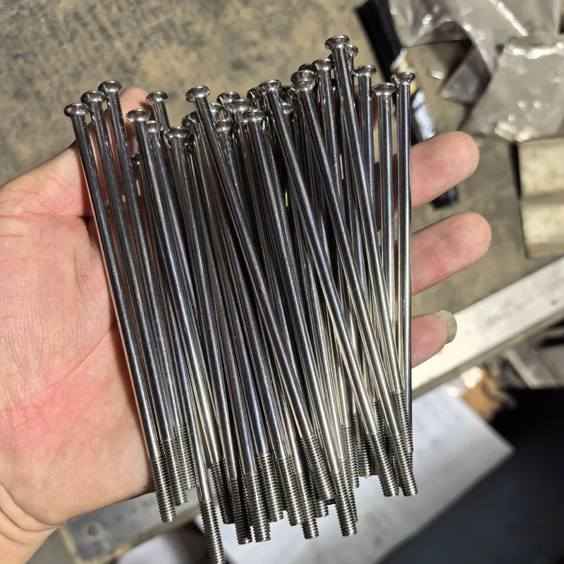 

Diameter 4.0mm Material 304 Stainless Steel Lighting Sliver Color Round Body Motorcycle Whee Spokes With Brass Nipples