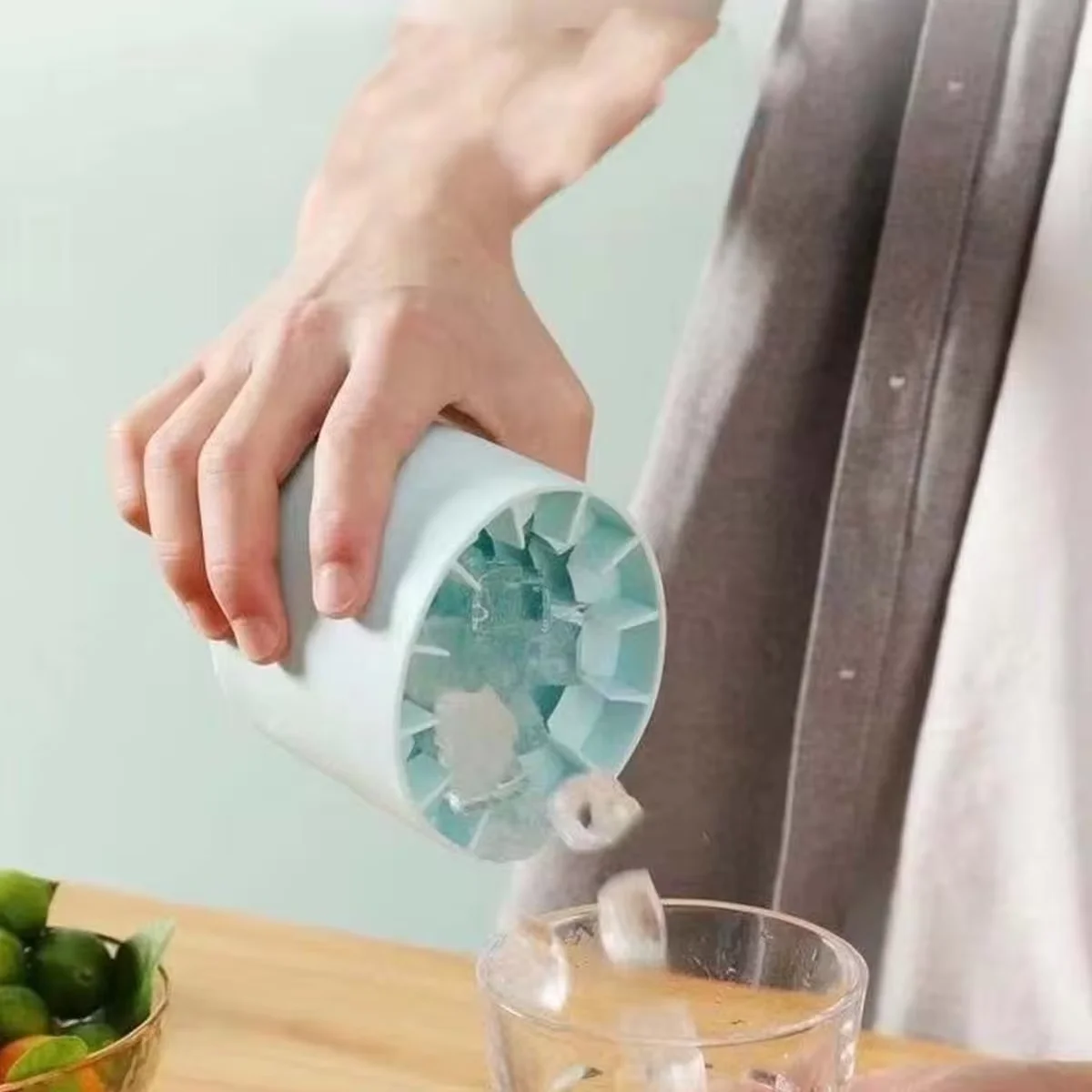 1 Easy-Release Silicone Cylinder Ice Tray-Mini Ice Bucket and Storage, Compact Ice Cup Refreshing Beverage Mold