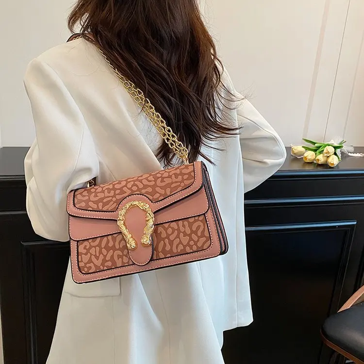 

Женская сумка 2026, квадратная структурированная форма, регулируемый ремень, верхняя ручка, застежка-молния