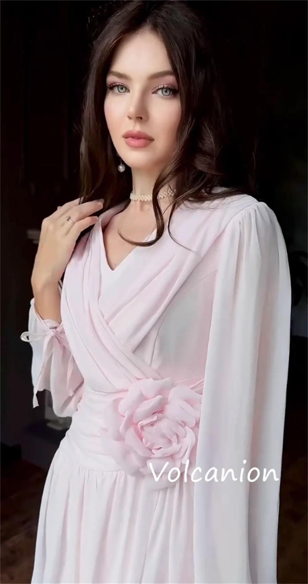 カスタマイズされたファッションシフォンフラワープリーツAラインVネックロングドレスオーダーメイドの機会モダンなスタイル絶妙な