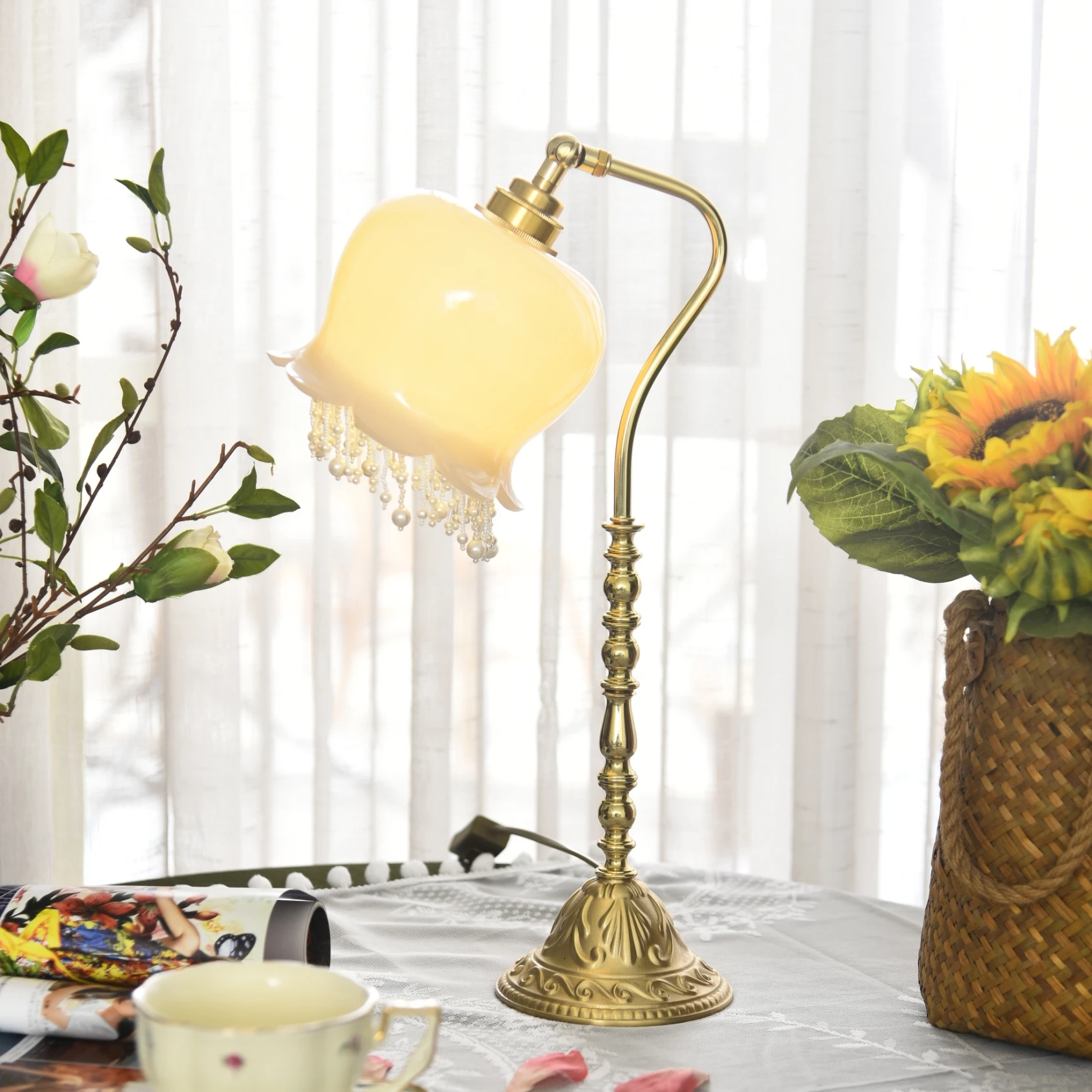 

Пасторальная романтическая спальня, окружающий свет, цветок, подарок премиум-класса