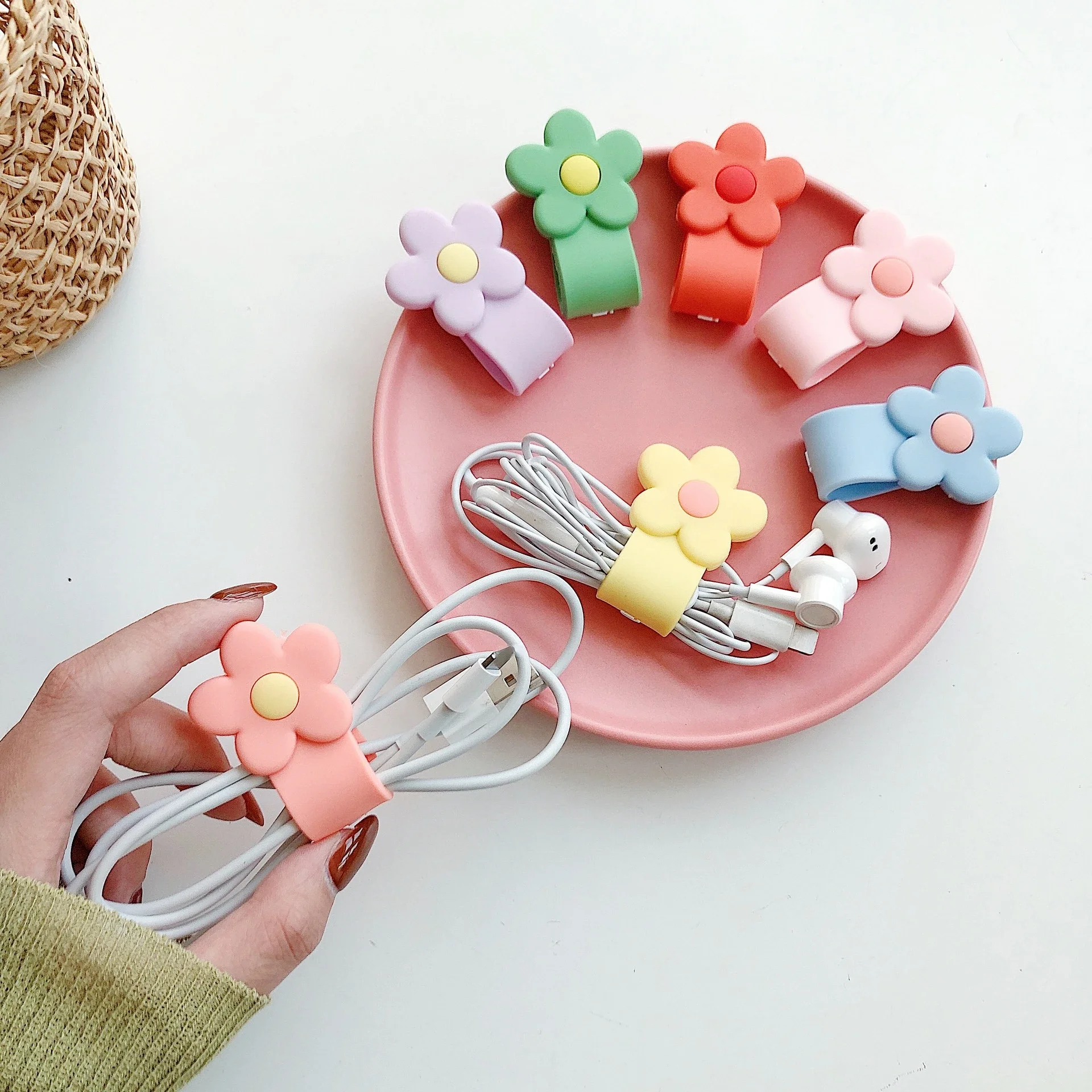 Cute Silicone Flower Cable Organizer for IPhone Data Line Buckle Winder Cable Wire Protector Earphone Wire organizer Cord Holder