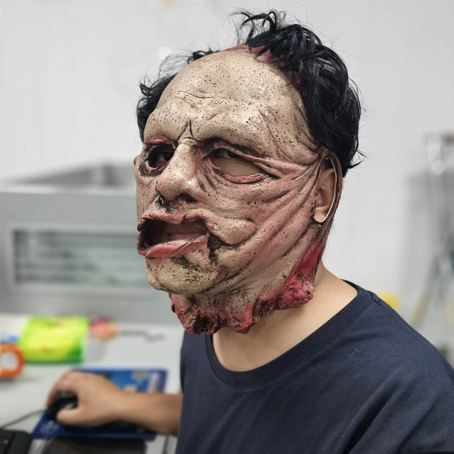 Half Face Skinned Bloody Mask Mask Latex Professional Halloween Horror Makeup Tool Fake Wound Special Effects Mask for Creators