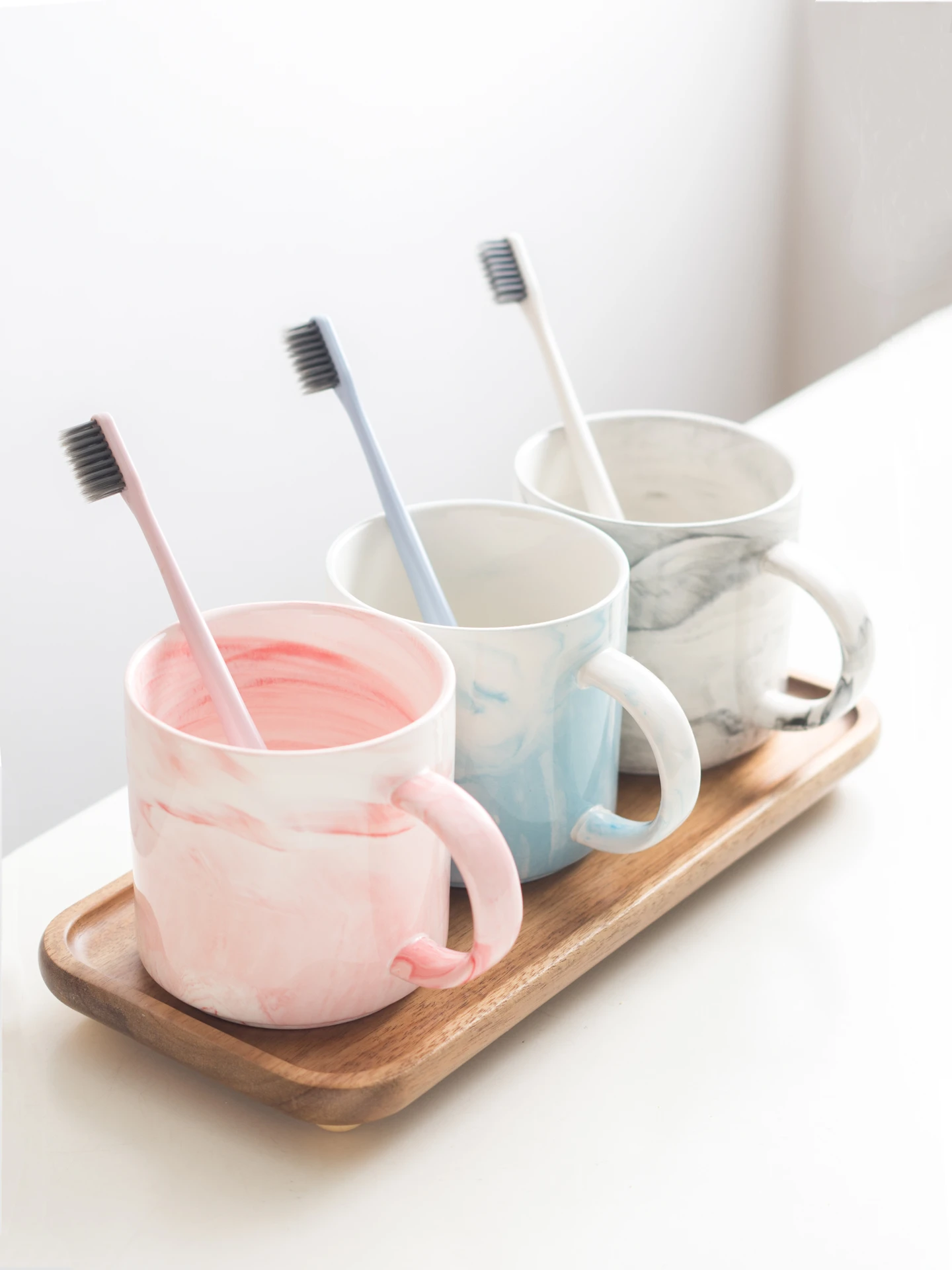 

Набор стаканов для зубных щеток Cerc Couple: креативные и модные аксессуары для ванной комнаты для мужчин, женщин и всей семьи.