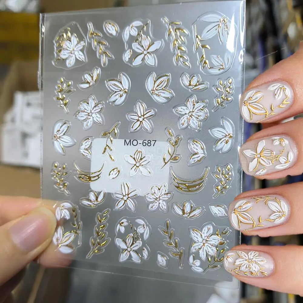 1 Stuks 5D Reliëf Wit & Goud Bloem Nail Stickers Gouden Lijnen Sakura Bloemblaadjes Zelfklevende Nail Decals Retro bloemen Manicure Slider